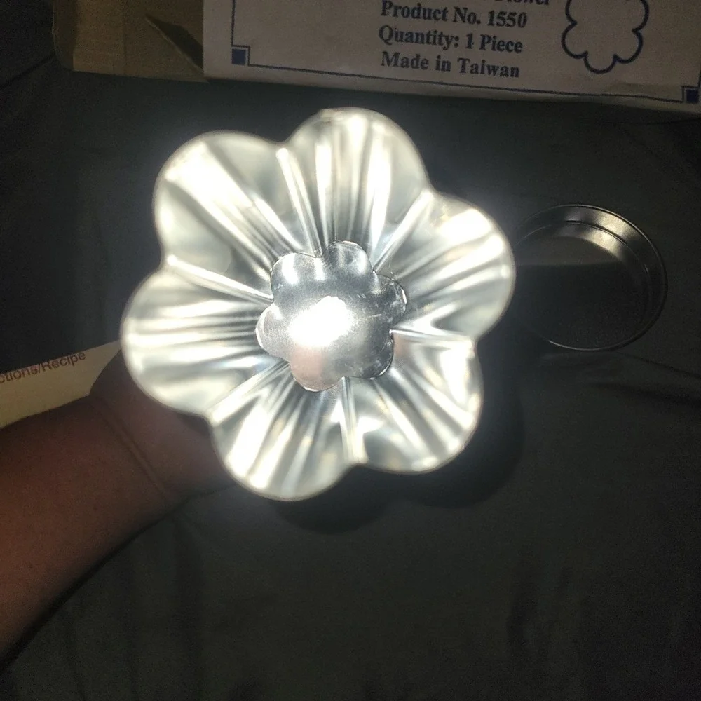 The Pampered Chef Valtrompia Bread Tube Flower Shape #1550 Bread Baking Pan